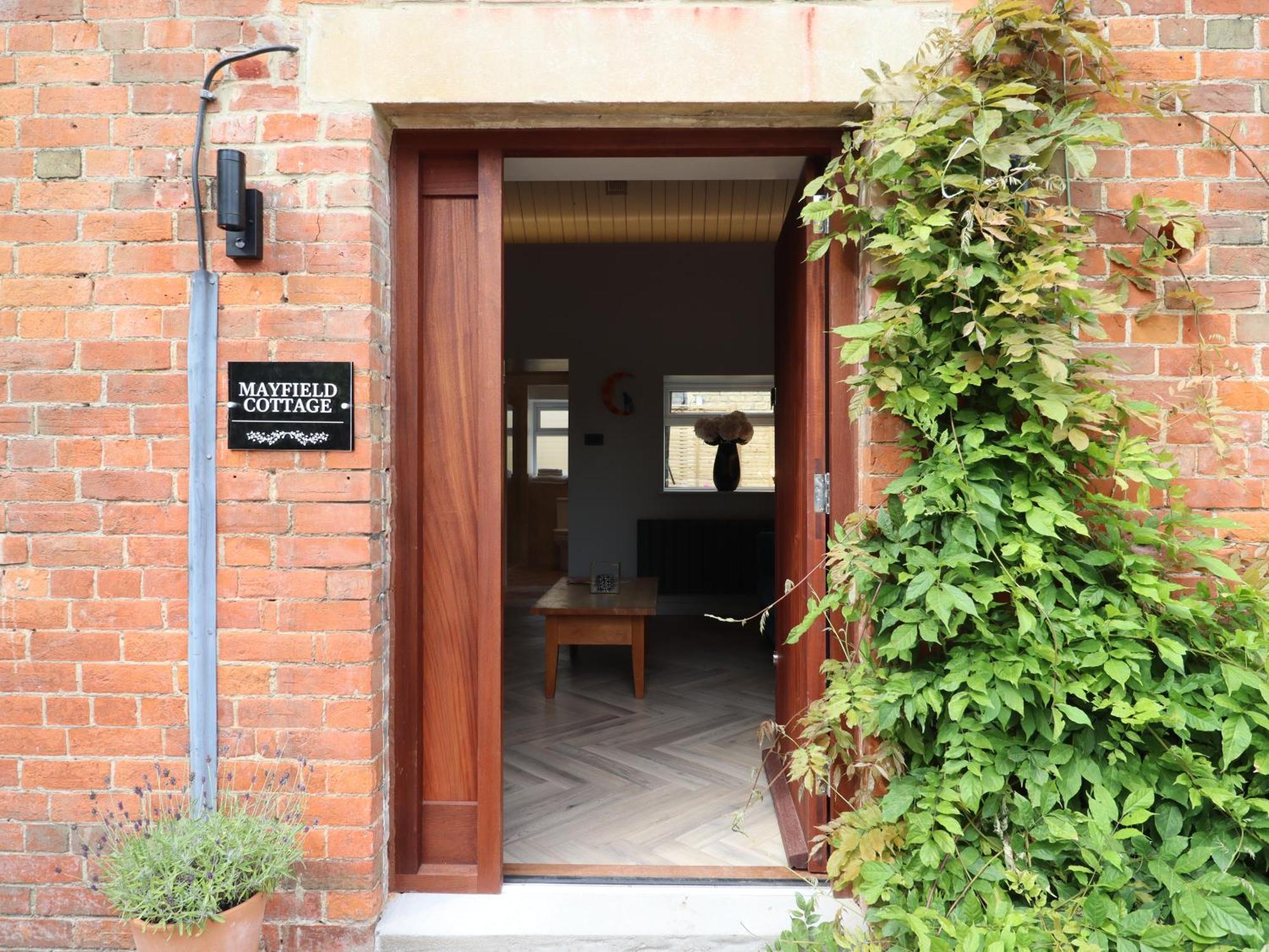 Mayfield Cottage มาล์มสบรี ภายนอก รูปภาพ